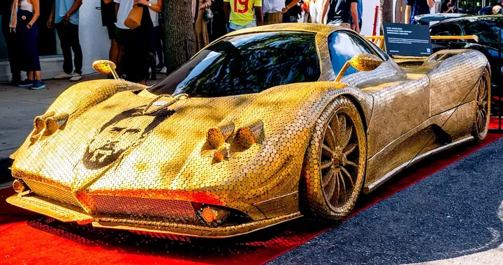 Pagani Zonda F realizzata con monete: un capolavoro artistico