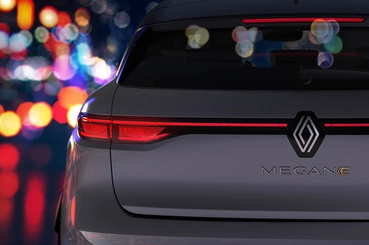 Renault Mégane E-Tech Electric: ecco le prime immagini