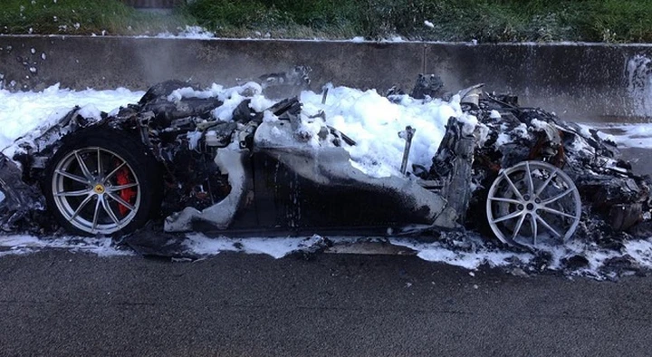 Ferrari F12tdf: una delle 799 unità completamente distrutta dalle fiamme