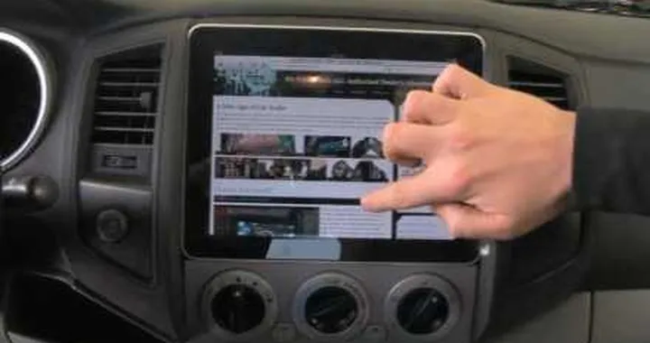 Grande attesa per l'iPad... e c'è già chi l'ha installato in auto
