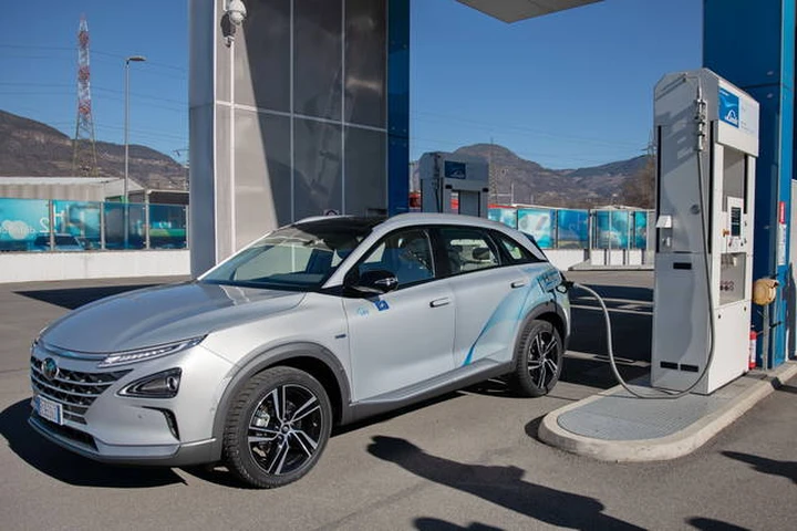 Hyundai consegna 10 NEXO a idrogeno a Bolzano