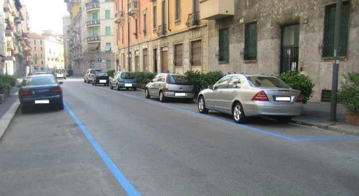 Strisce blu: verbale nullo senza area di sosta gratuita nelle vicinanze