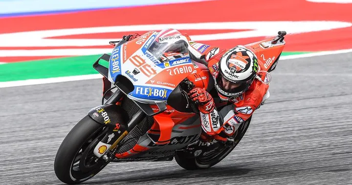 MotoGP Misano 2018: Lorenzo pole position da record, Rossi 7º