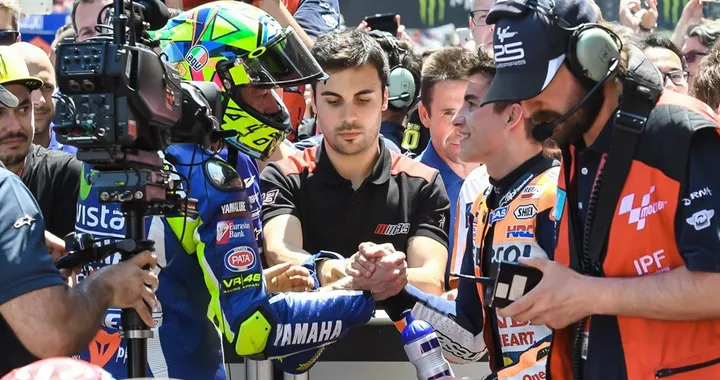 La verità dietro la stretta di mano tra Rossi e Marquez