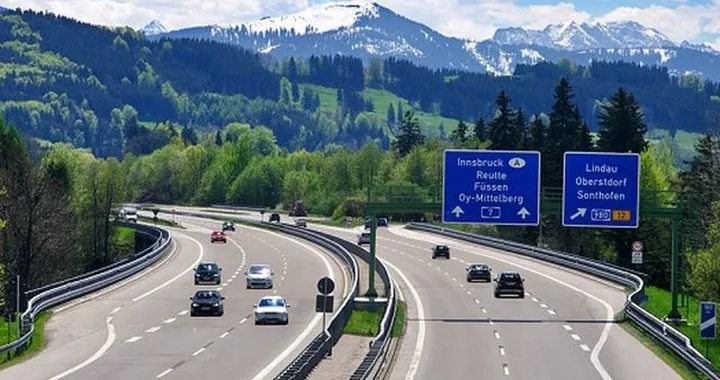 Autostrade: Commissione UE verso l’istituzione di pedaggi sulla base delle emissioni di CO2