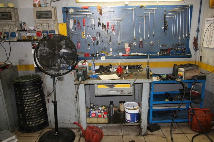Manutenzione auto fai da te: le attrezzature indispensabili per il garage