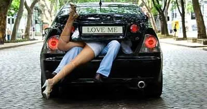 Cassazione: sesso in auto? Rischi 3 anni