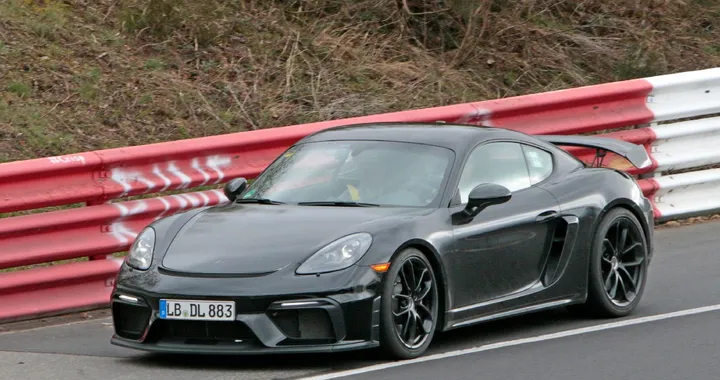 Porsche 718 Cayman GT4 al Nurburgring: le foto spia