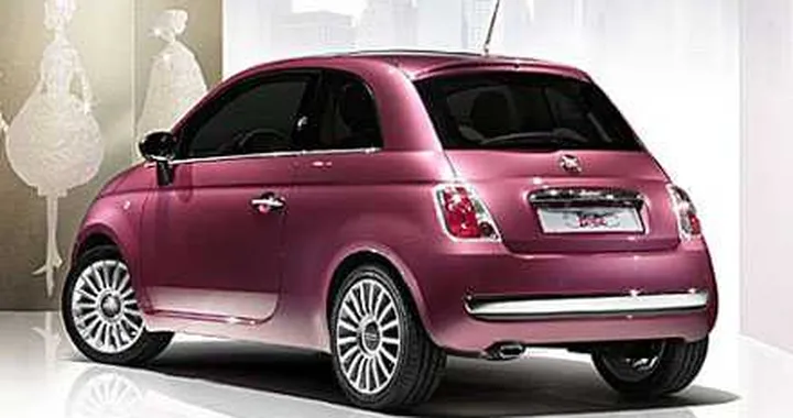 Battuta a 20.000 euro una Fiat 500 Barbie