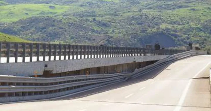 Sicilia, crolla viadotto A19 Palermo-Catania