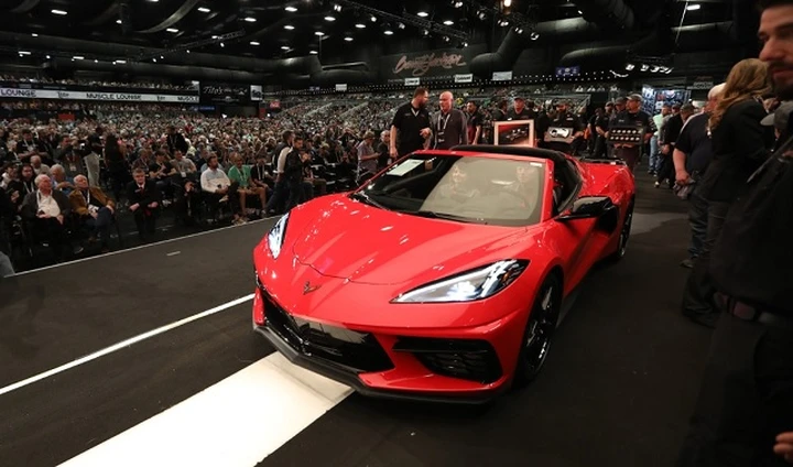 Corvette Stingray, è già record: venduta all’asta per 3 milioni di dollari