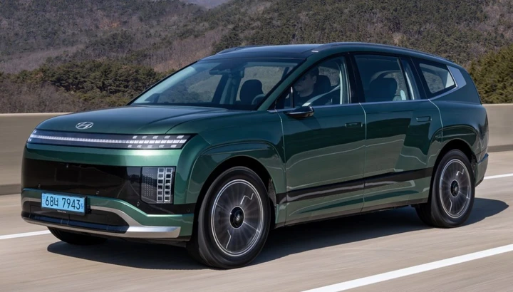 Hyundai IONIQ 9, il SUV elettrico da 620 km di autonomia