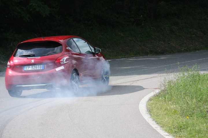 Peugeot 208 GTI, la prova su strada
