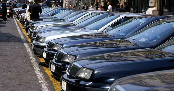 Auto blu in Italia: tagli per 900 milioni
