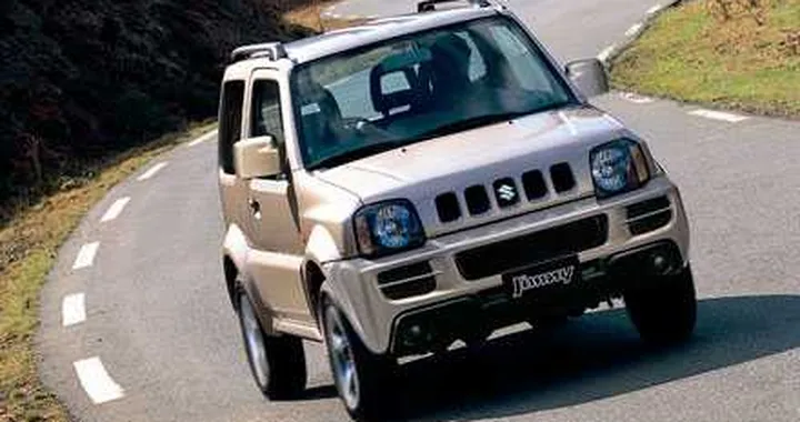 Suzuki: aggiornata la piccola Jimny