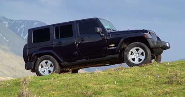 Chrysler: due Jeep per la Protezione Civile italiana