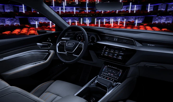 Audi e-tron Prototipo: la tecnologia di bordo del SUV elettrico