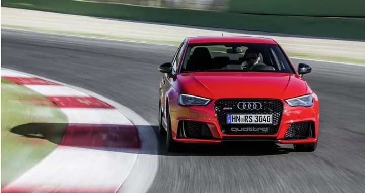 Nuova Audi RS 3 Sportback: prezzo da 49.900 euro