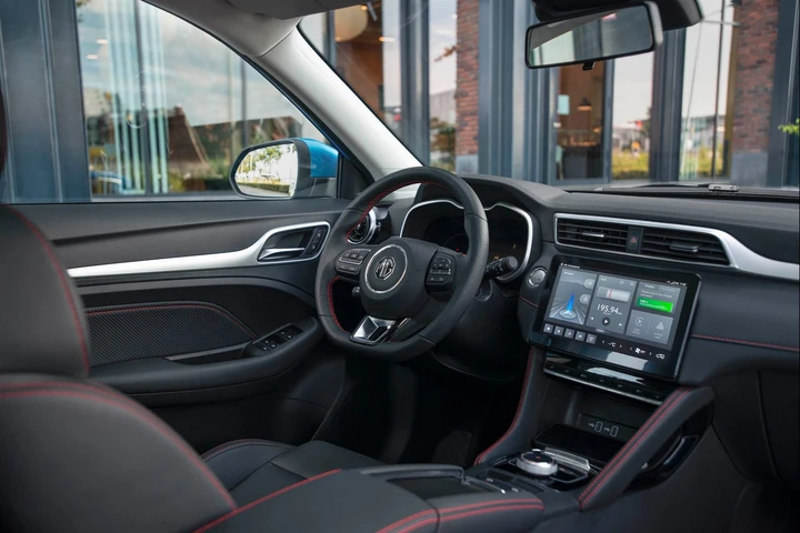 MG ZS EV 2022: immagini ufficiali