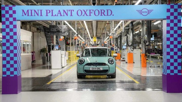 Dazi e calo vendite affondano l’EV: BMW cambia strategia sulla MINI elettrica