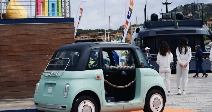 Topolino Dolcevita: Fiat celebra il design e la sostenibilità alla Fiera Nautica di Sardegna