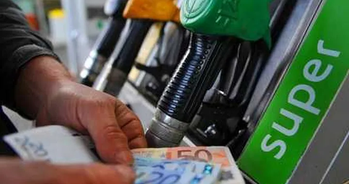 Prezzo benzina torna a 1,9 euro al litro