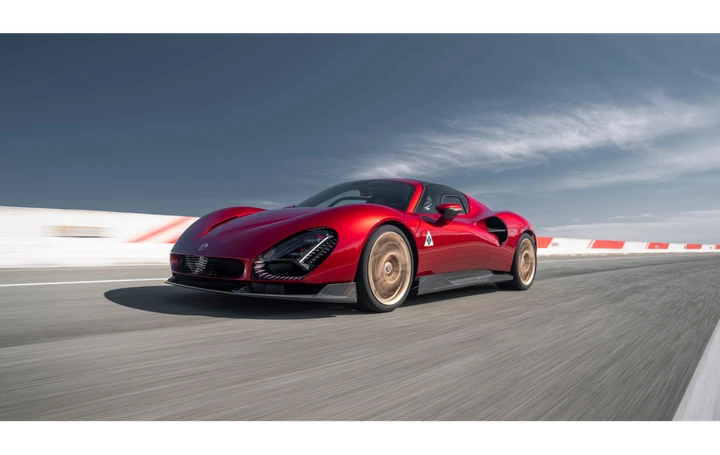 Alfa Romeo 33 Stradale, come va su strada: la prova degli specialisti