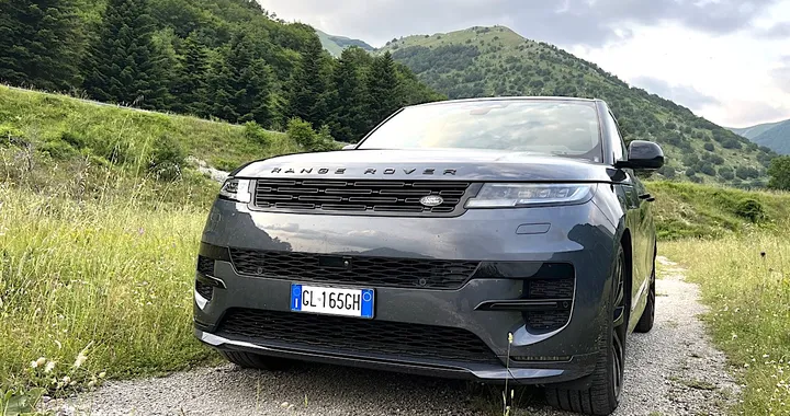 Range Rover Sport plug-in hybrid: la prova su strada