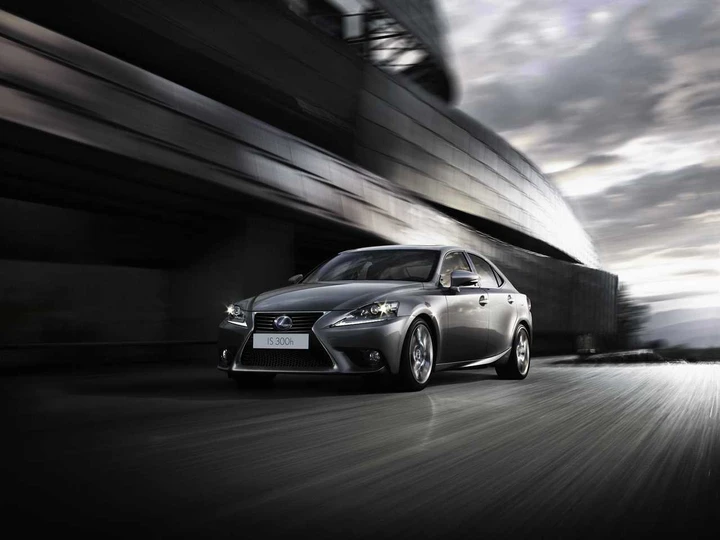 Lexus IS Hybrid: sul mercato da 37.500 euro