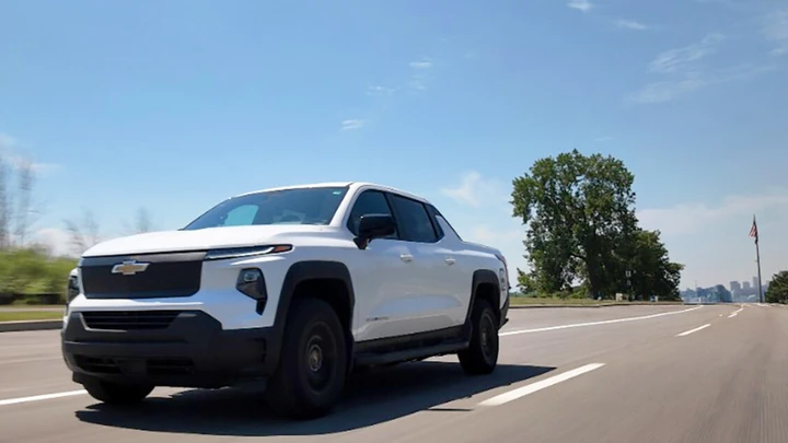 Chevrolet Silverado EV, il pick-up dei record: autonomia da 1.705 km