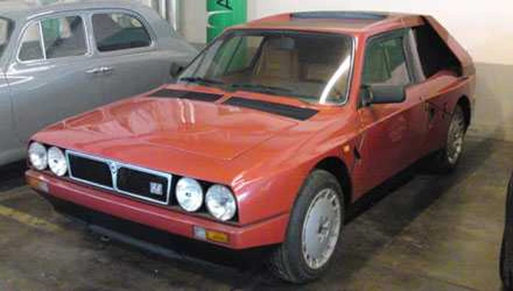 Lancia Delta S4 vista in concessionaria a Roma