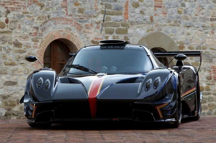 Pagani Zonda Revolution, le immagini ufficiali