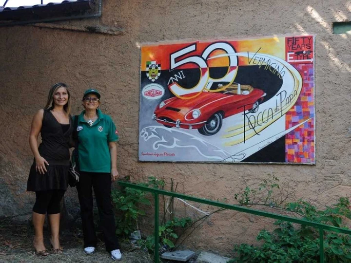 Scuderia Jaguar Storiche, un murales per la E-Type