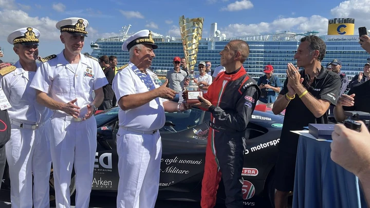 Fabio Barone conquista il settimo record mondiale: 164 km/h con Ferrari SF90 su Nave Trieste