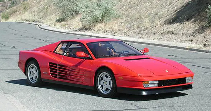 Multa record per eccesso di velocità alla guida di una Ferrari