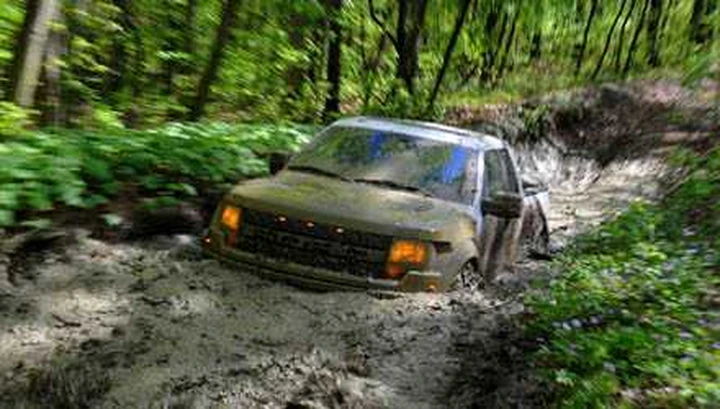 Ford F-150 Raptor a suo agio su ogni fondo