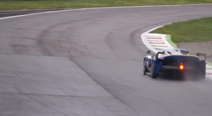 Le Ferrari FXX K a Monza, il rombo del V12 è da brivido
