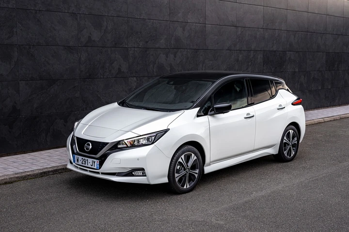 Nissan Leaf10: nuova serie speciale