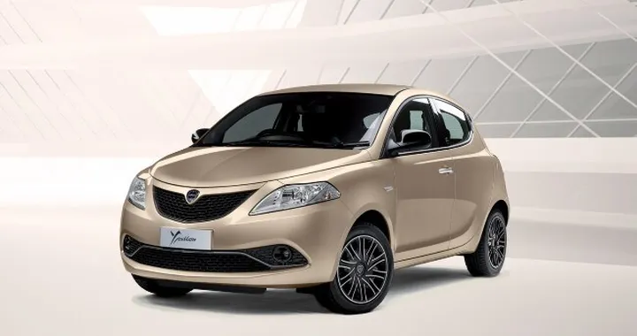 Lancia Ypsilon ibrida 2020: prezzo da 10.350 euro