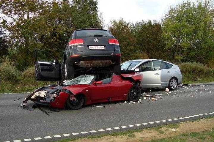 Tesla Roadster: brutto incidente in Danimarca