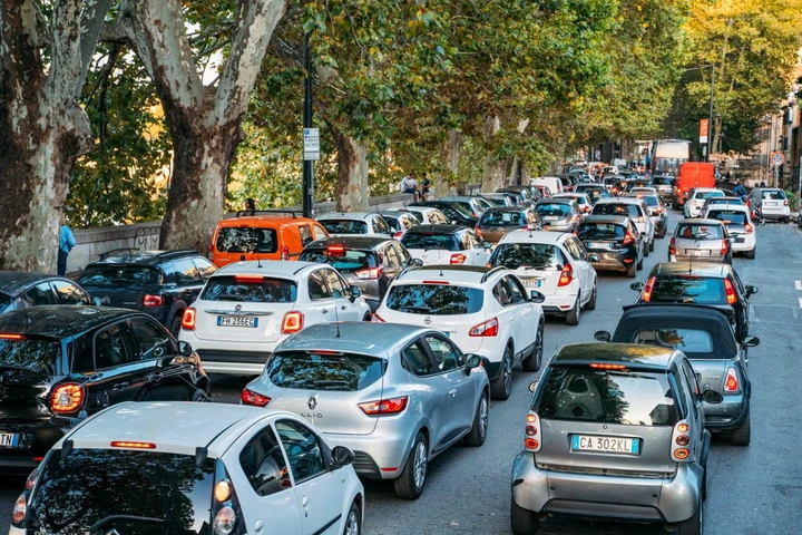 Auto vecchie e scarsa manutenzione: la bomba a orologeria sulle strade italiane