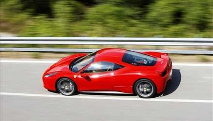 Svizzera: tre italiani in Ferrari a 230 km/h