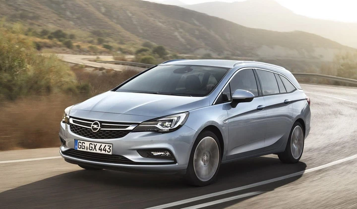 Nuova Opel Astra Sports Tourer: la media si fa spazio