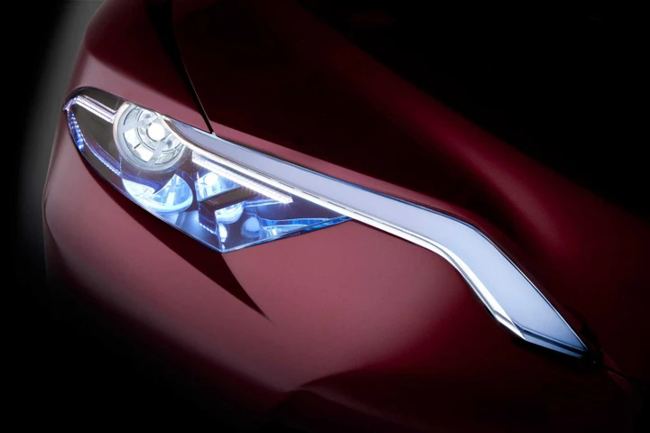 Toyota NS4: rilasciato il primo teaser