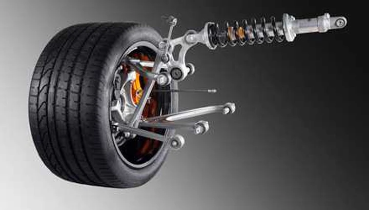 Lamborghini Aventador: avrà sospensioni push-rod