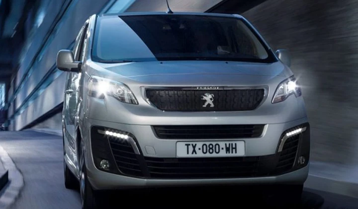 Peugeot e-Expert Combi: debutta in Italia il nuovo modello a zero emissioni