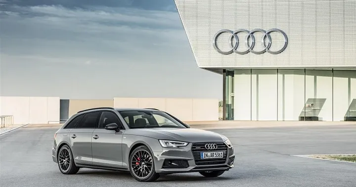 Audi A4: i nuovi pacchetti S Line Black exterior e interior