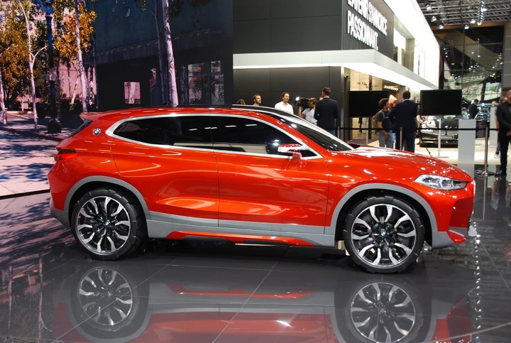 BMW X2 concept al Salone di Parigi 2016