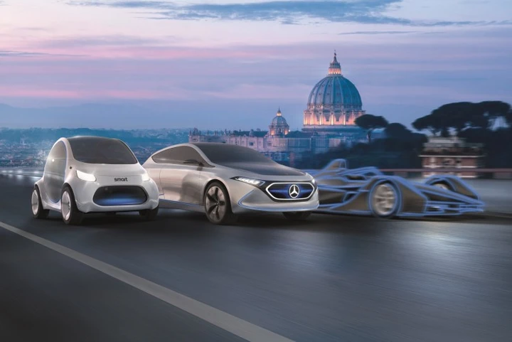 Mercedes EQ: spettacolare flash mob nel cuore di Roma per celebrare la Formula E