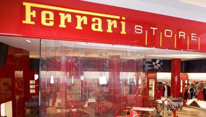 Ferrari apre un nuovo showroom a Singapore